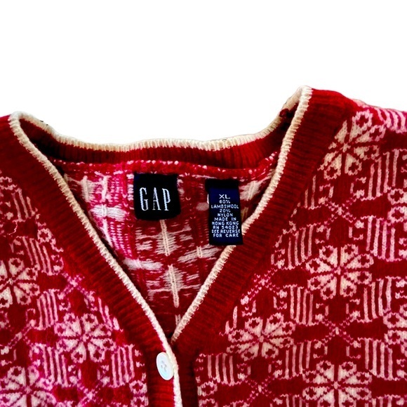 GAP Lambswool Red Cream Snowflakes Long‎ Sleeve Cardigan Size XL - Picture 3 of 5